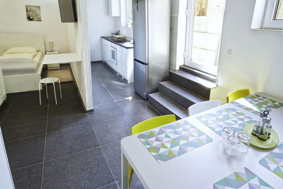 Apartment (UG) | Hypo-allergenic bedding, down comforters, in-room safe, desk