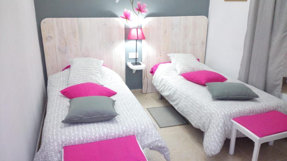Deluxe Twin Room | 1 bedroom, in-room safe, free WiFi, bed sheets