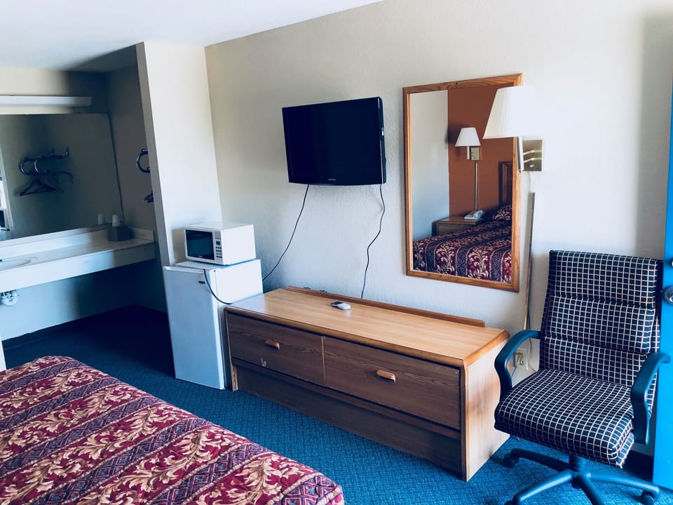 Desk, free WiFi, bed sheets