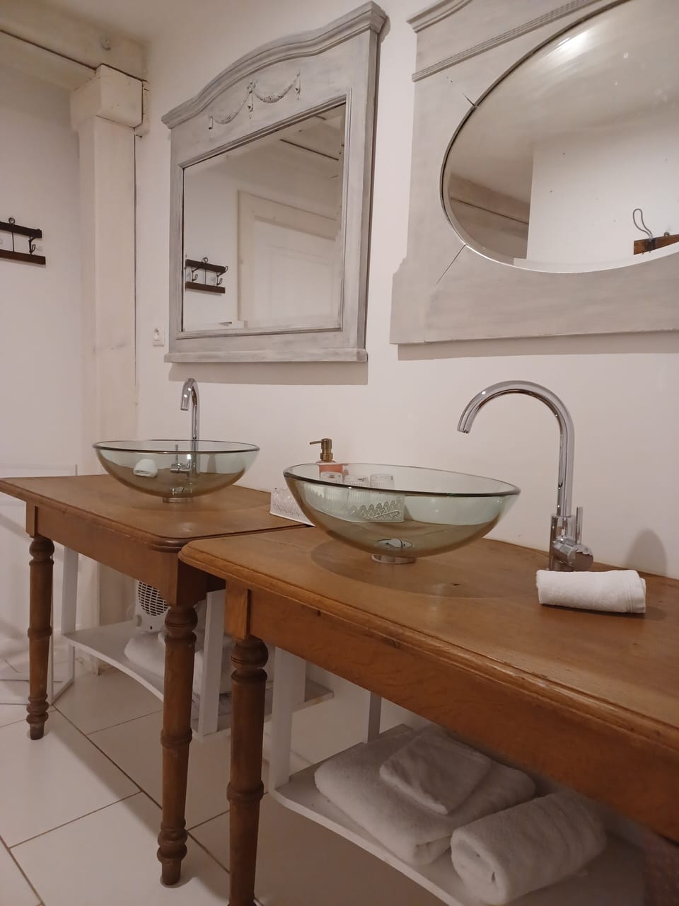 Comfort Twin Room | Bathroom | Shower, free toiletries, hair dryer, towels