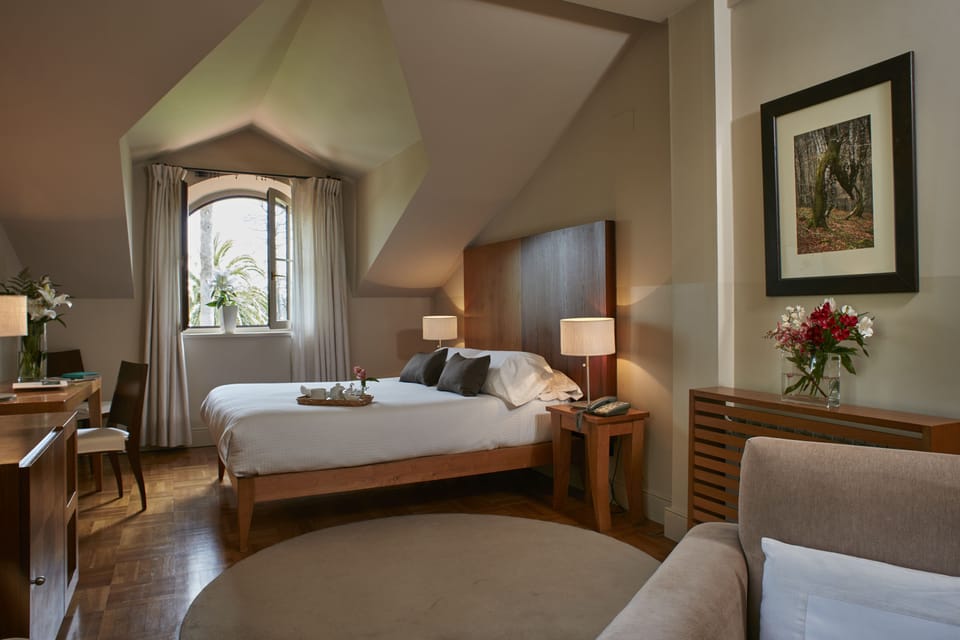 Junior Suite | Premium bedding, down comforters, minibar, in-room safe