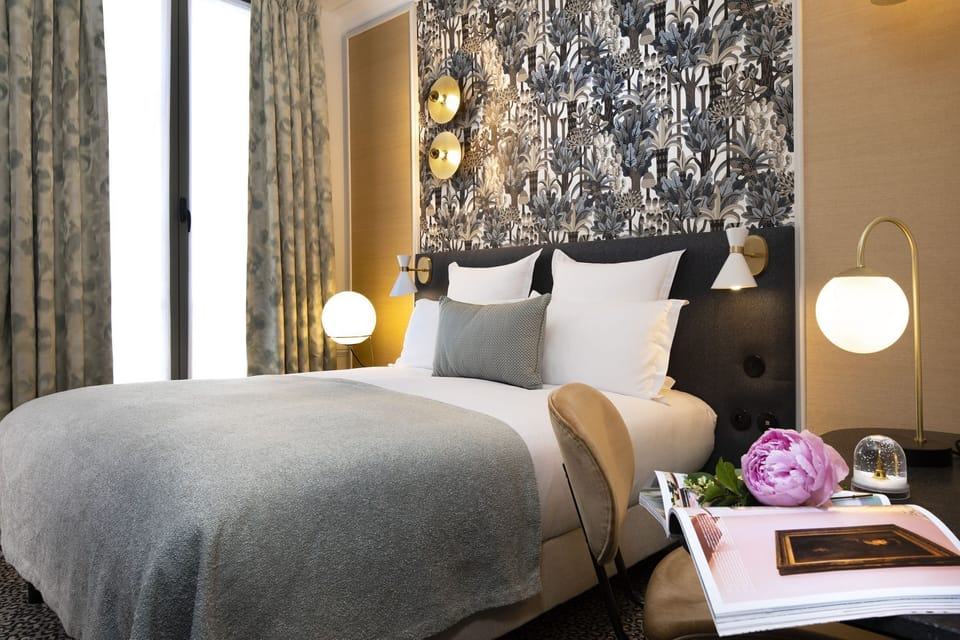 Classic Room | Premium bedding, in-room safe, desk, blackout drapes