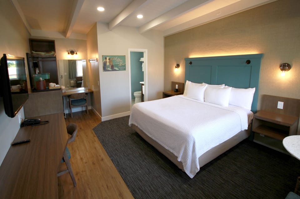 Pillowtop beds, desk, laptop workspace, blackout drapes