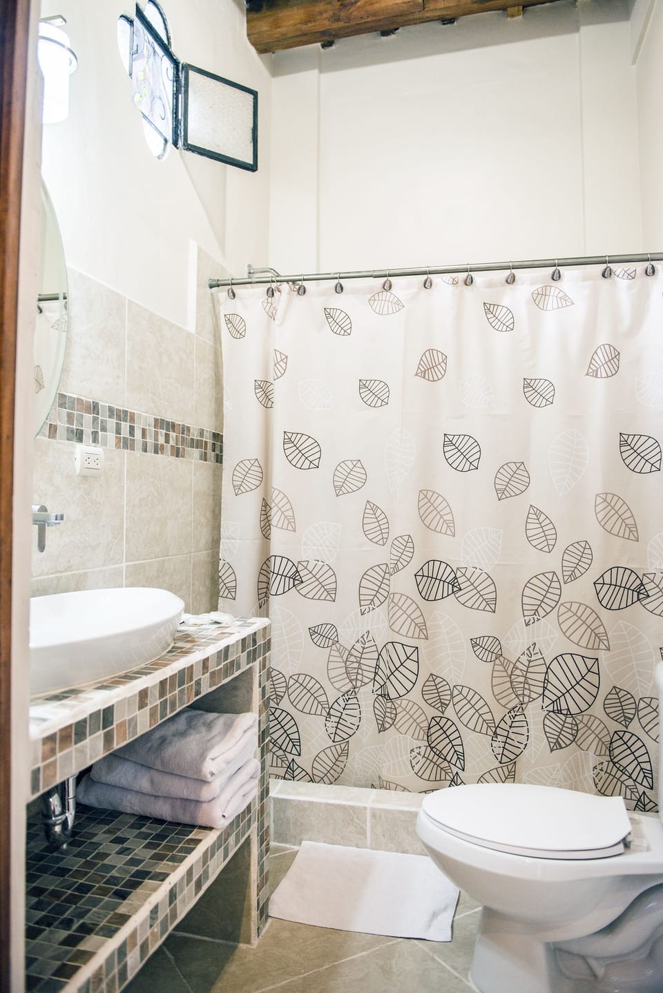 Shower, free toiletries, towels
