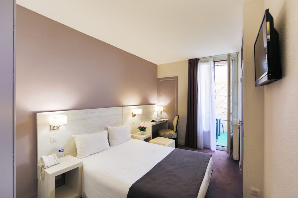 Comfort Double Room with balcony | In-room safe, individually furnished, desk, laptop workspace