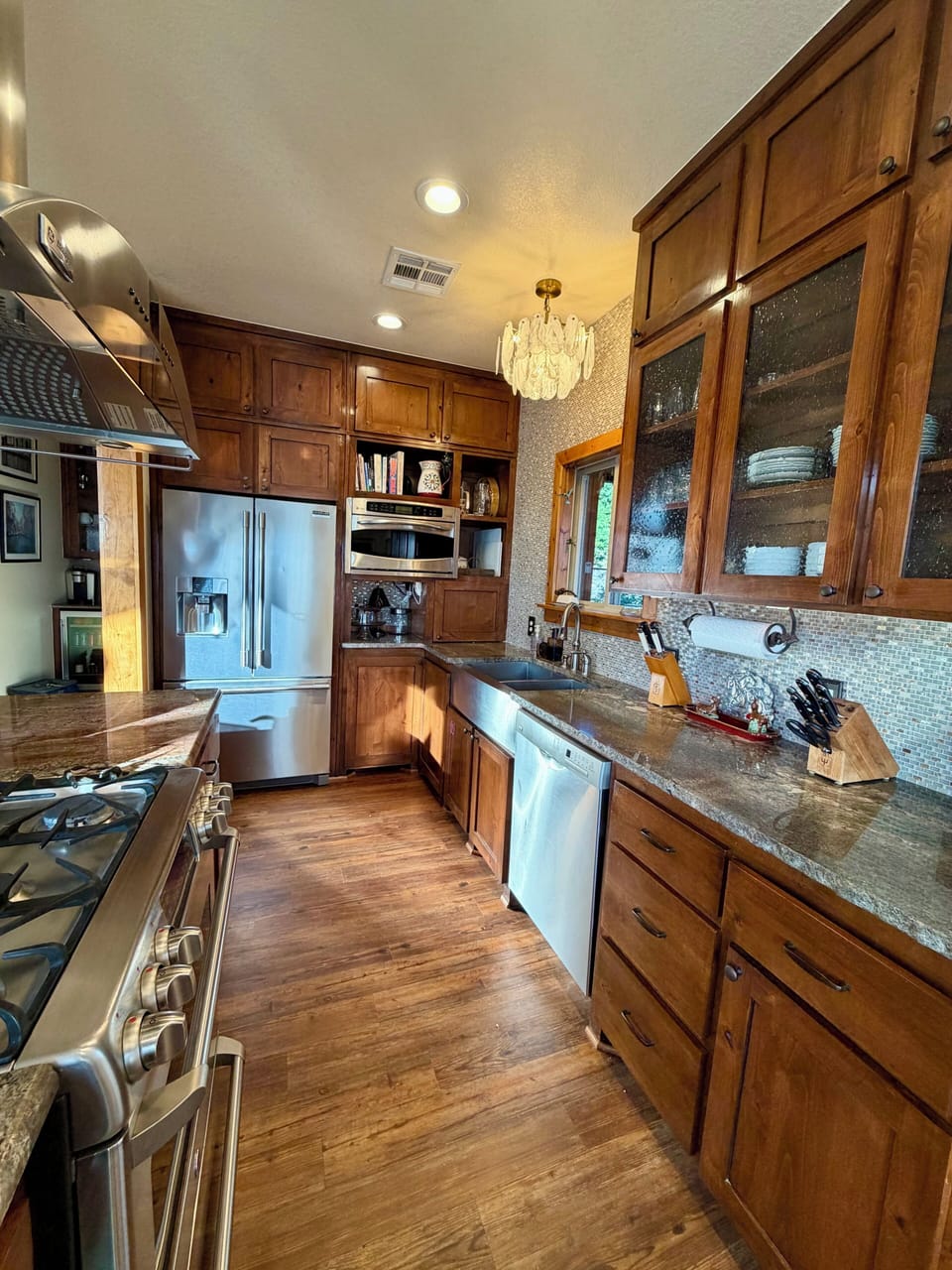 Gourmet kitchen