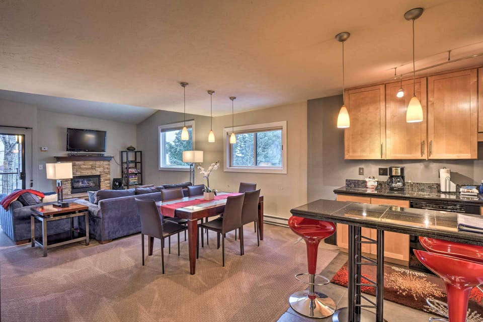 Living/Dining Area