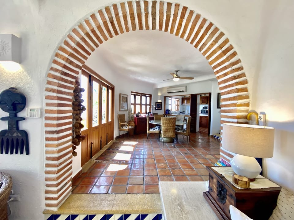 Looking into dining room from the living room