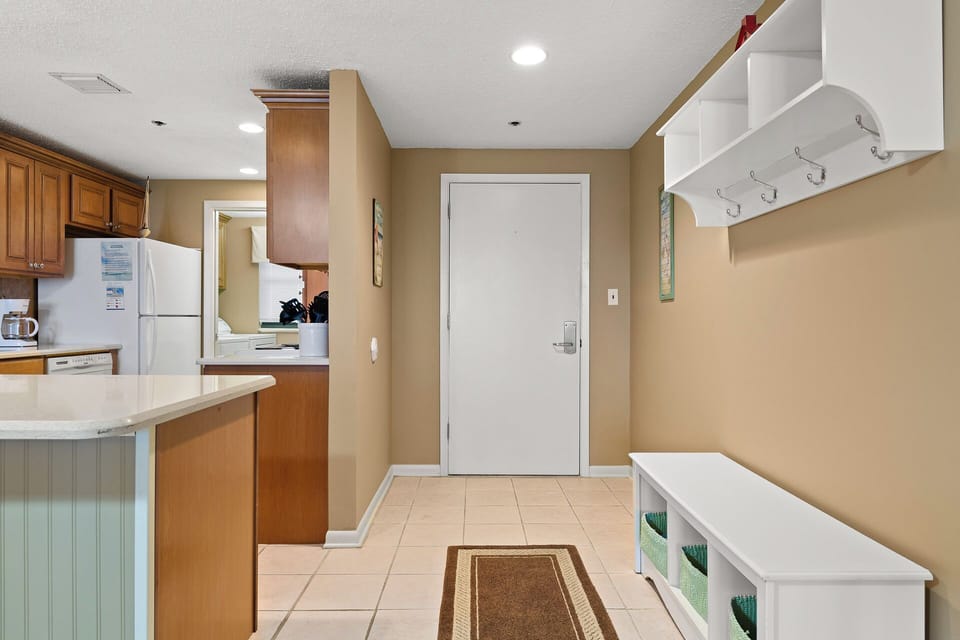 Entryway/Kitchen