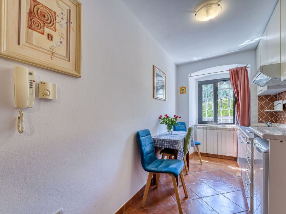 Flooring, Interior Design, Floor, Ceiling, Room, Furniture, Apartment, Chair, Picture Frame, Paint