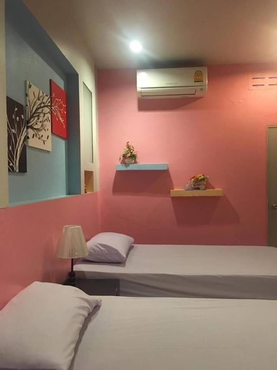 Free WiFi, bed sheets