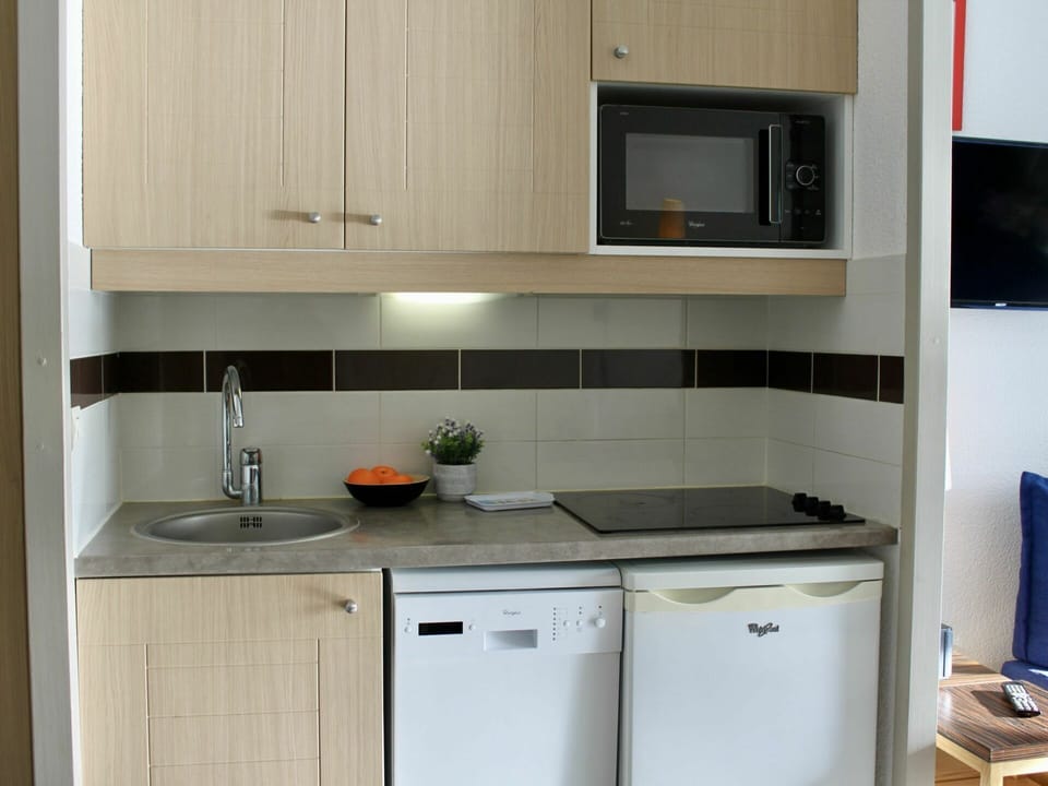 Cabinetry, Kitchen Sink, Property, Countertop, Sink, Building, Kitchen Appliance, Kitchen Stove, Kitchen, Interior Design