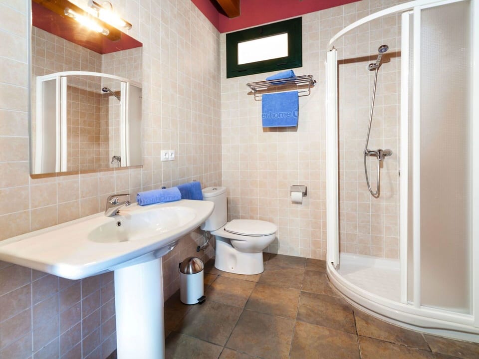 Bathroom, Property, Room, Wall, Tile, Building, Real Estate, Floor, Interior Design, House