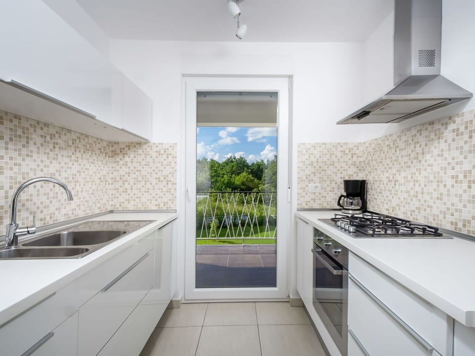 Tap, Building, Sink, Cabinetry, Countertop, Plumbing Fixture, Kitchen Sink, Lighting, Interior Design, Architecture