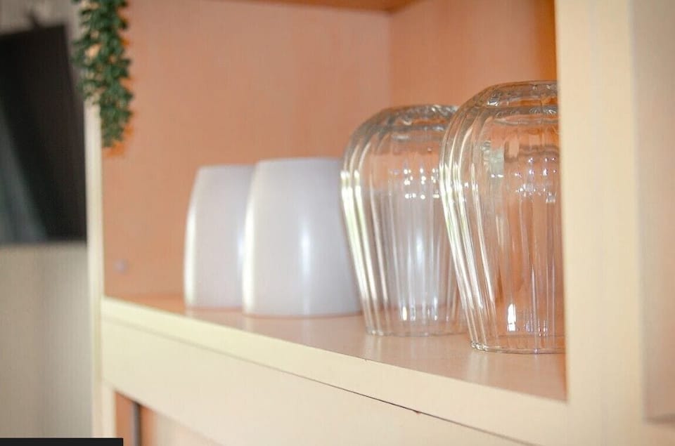 Standard Studio Suite, 1 Queen Bed, Jetted Tub | Private kitchen | Coffee/tea maker, full-size fridge, microwave, stovetop