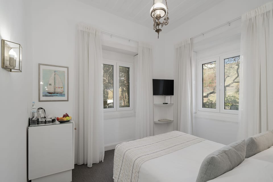 Double Room in Manor House with Garden View | Premium bedding, down comforters, minibar, in-room safe