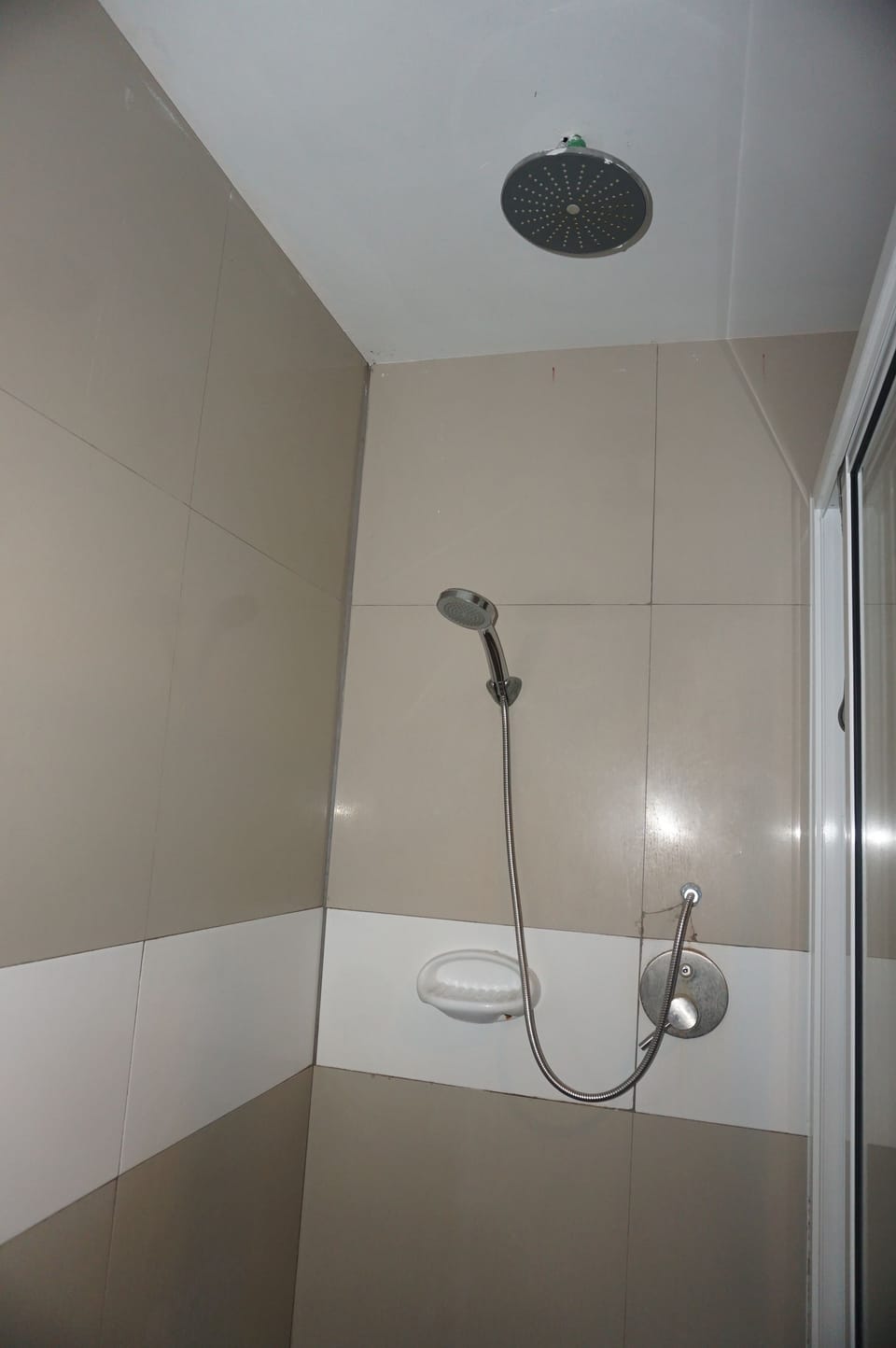 Superior Double Room with Balcony | Bathroom shower