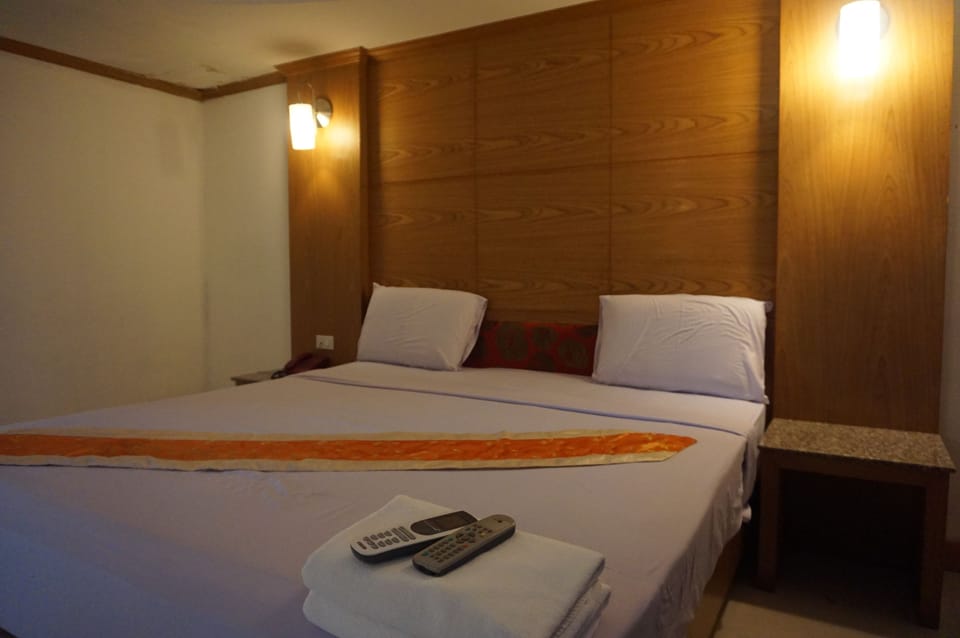 Standard Double Room | Free WiFi, bed sheets
