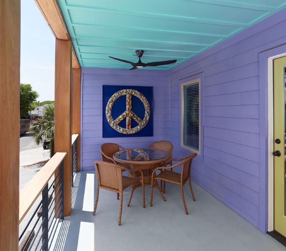 4 seat outdoor dining area, which can be used for working, reading, study, family games, and other activities.