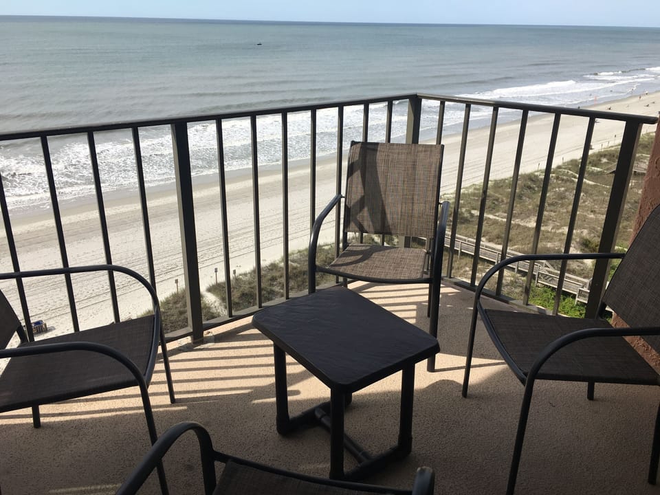 Relax on the balcony and listen to the waves.
