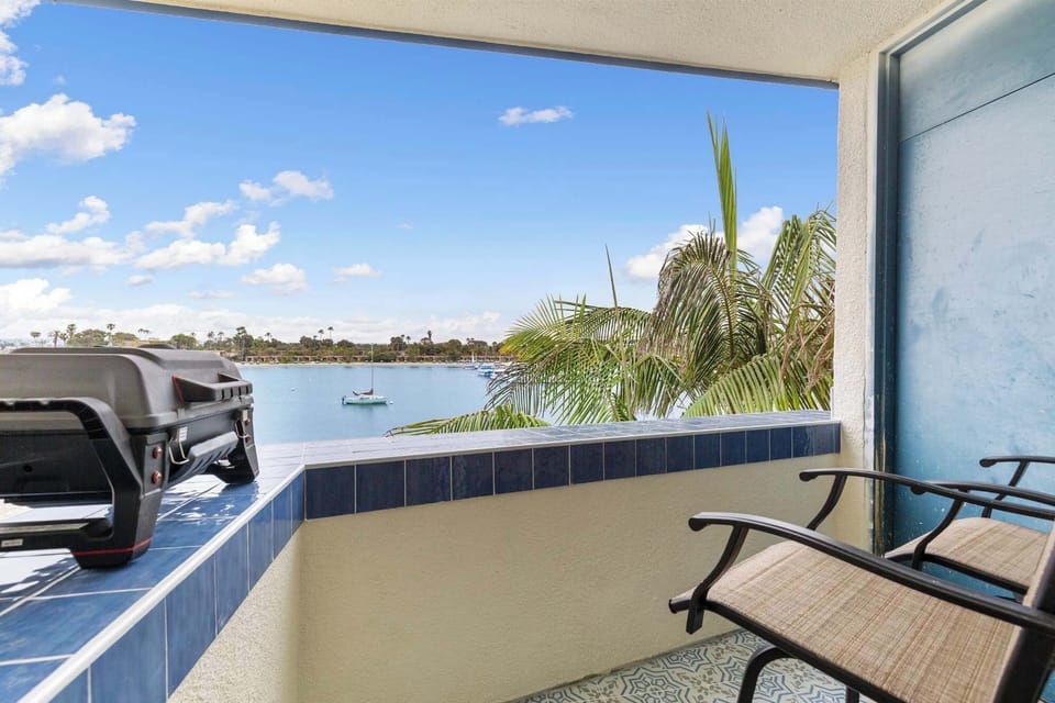 Bayfront North Balcony with fabulous bayviews!
