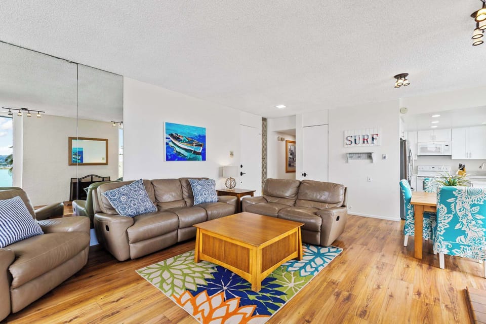Bayfront North Living Room with amazing waterviews! 