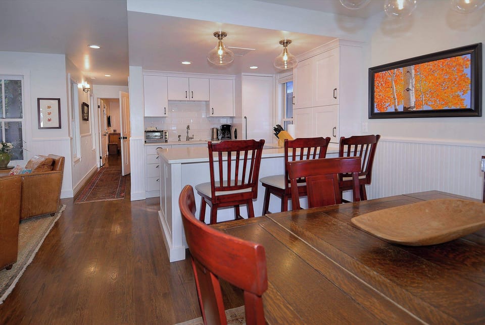 Dining/kitchen