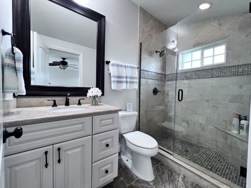 Cal-King Master Bedroom 3 En-suite
En-suite with a shower