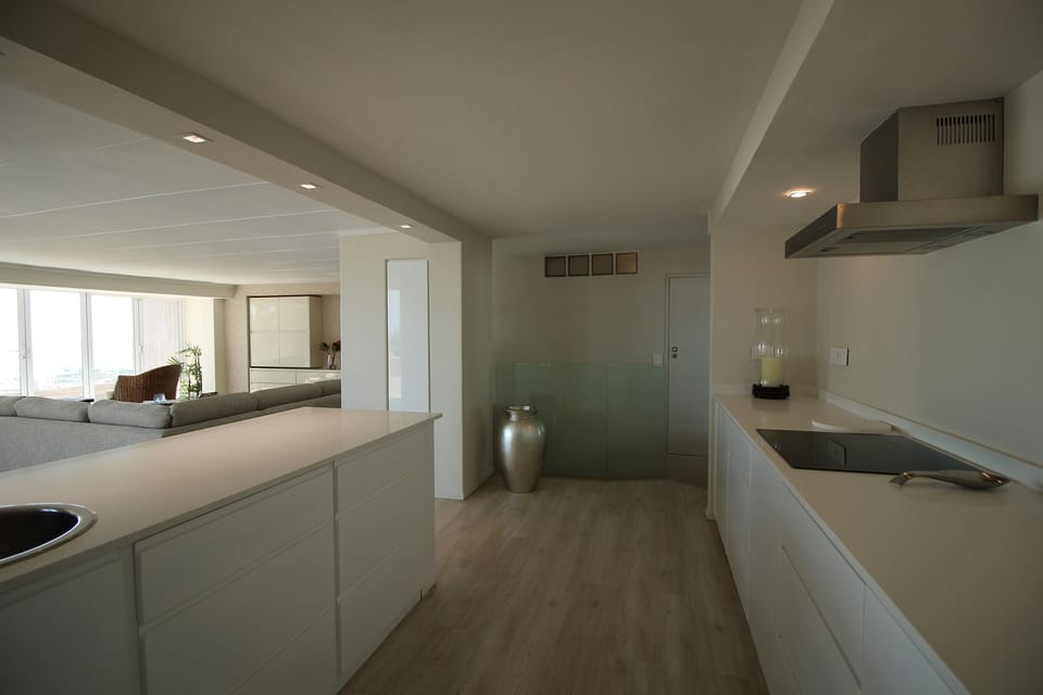 Premier Apartment, 2 Bedrooms, Balcony, Ocean View | Private kitchen | Fridge, microwave, oven, stovetop