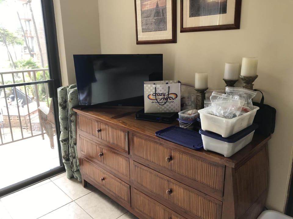 2nd tv in bedroom