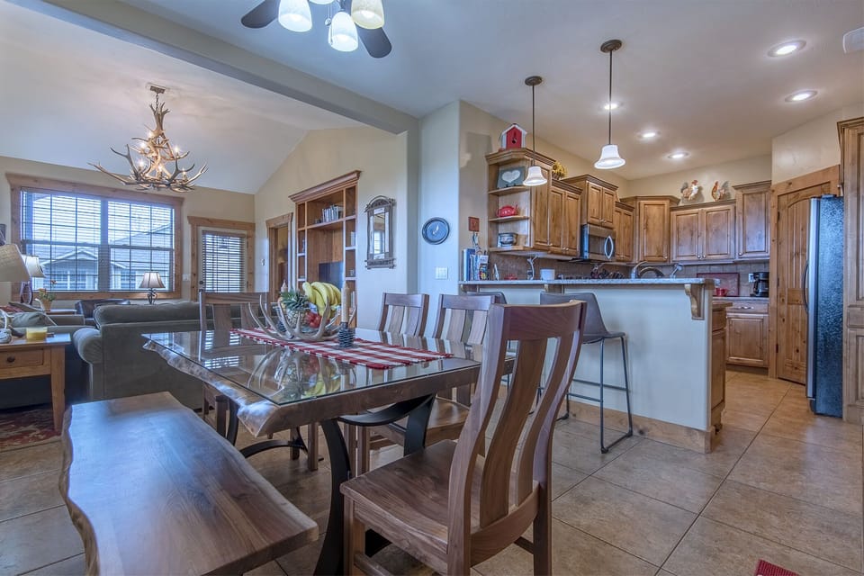 Dining room with 4 chairs and bench seats 6+