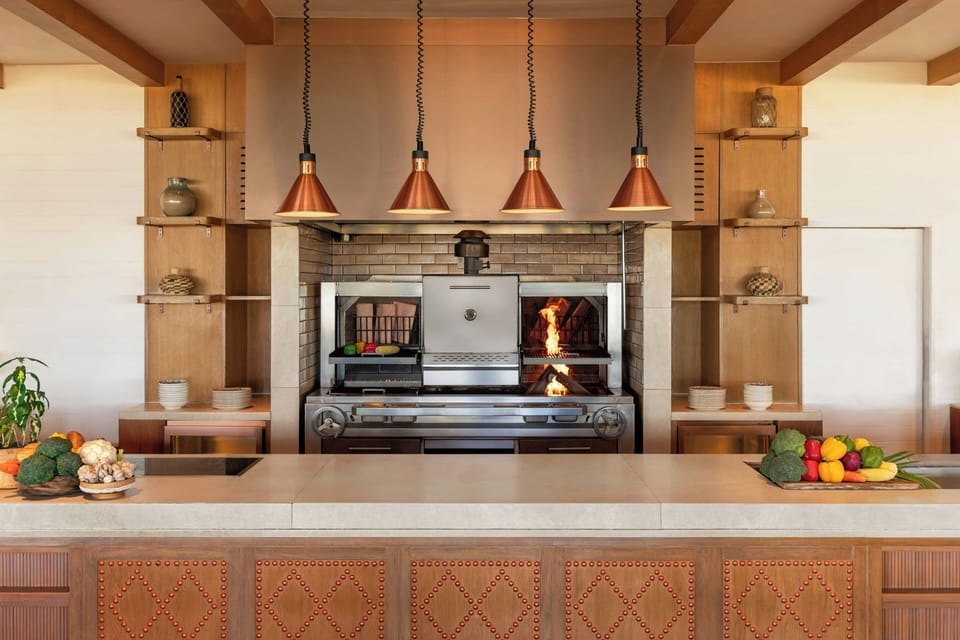 7 restaurants; breakfast, lunch, and dinner served