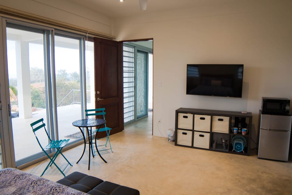 Studio Bedroom,  allows  access to the house or  can be rented separately