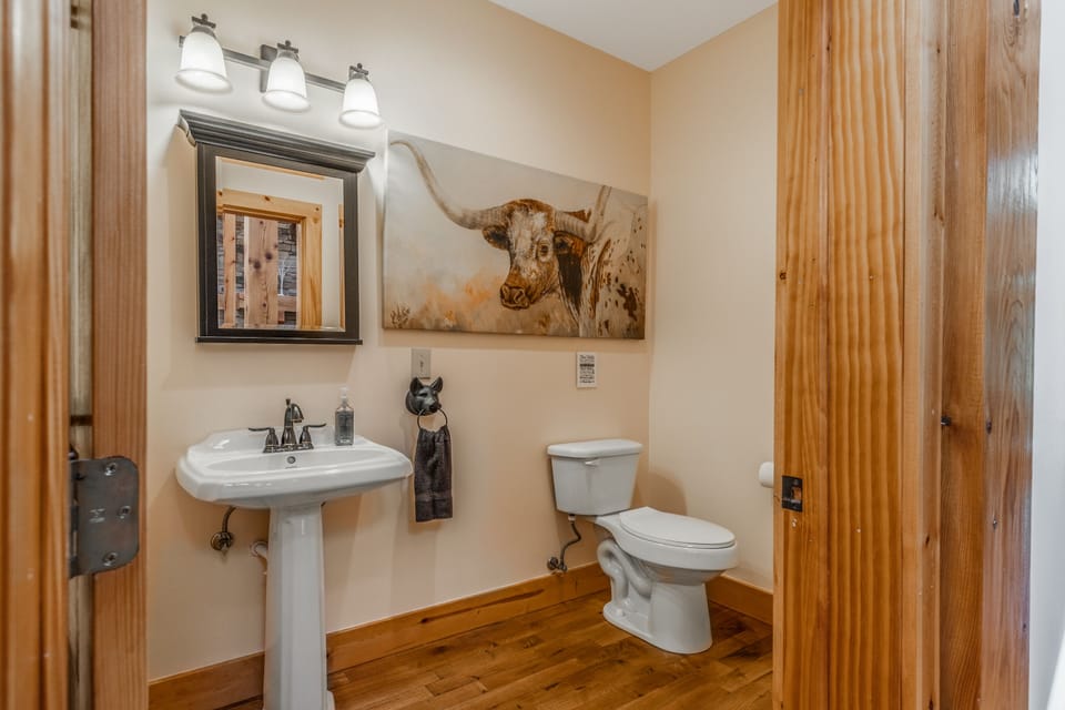 Greatroom - 1/2 guest Bathroom