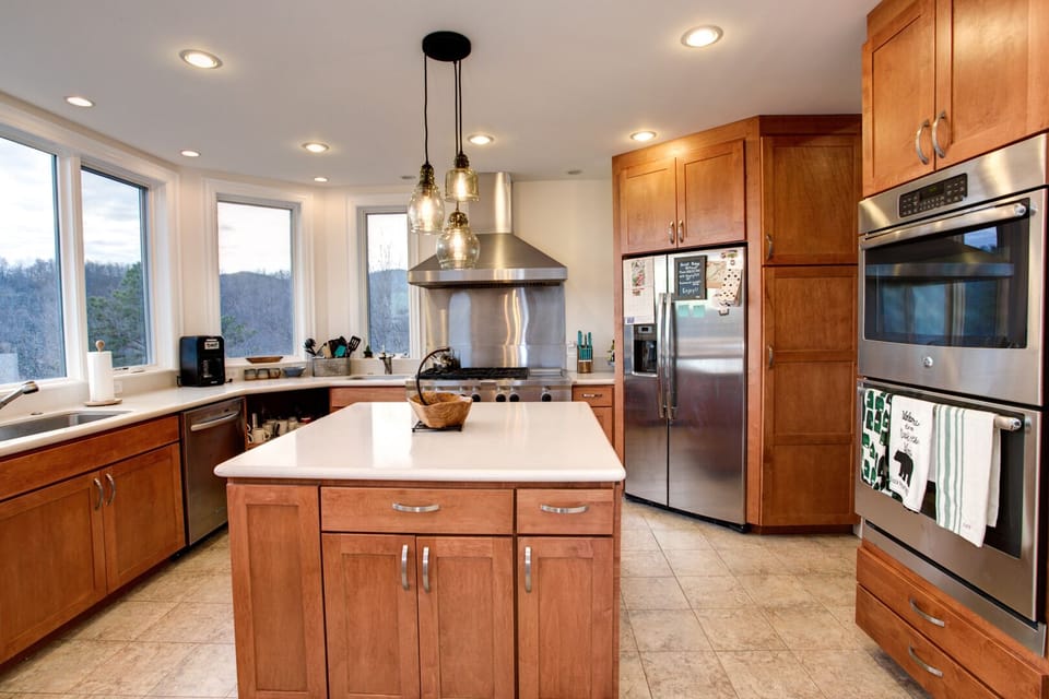 Fully stocked kitchen!