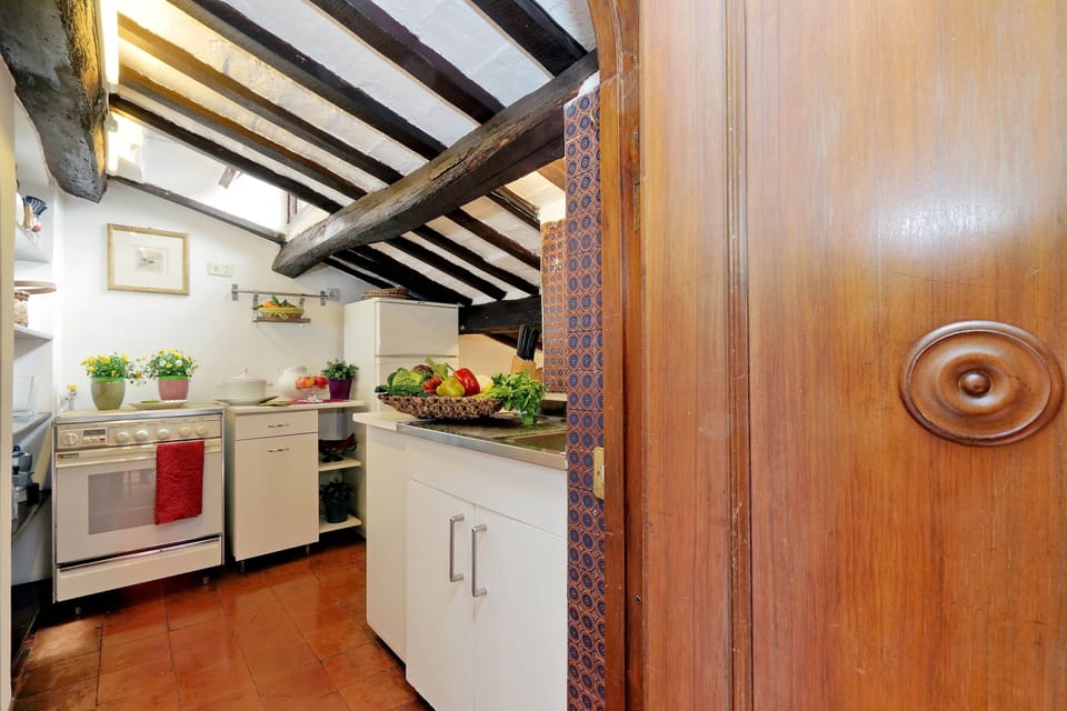 Apartment, 1 Bedroom | Private kitchen | Full-size fridge, microwave, stovetop, coffee/tea maker