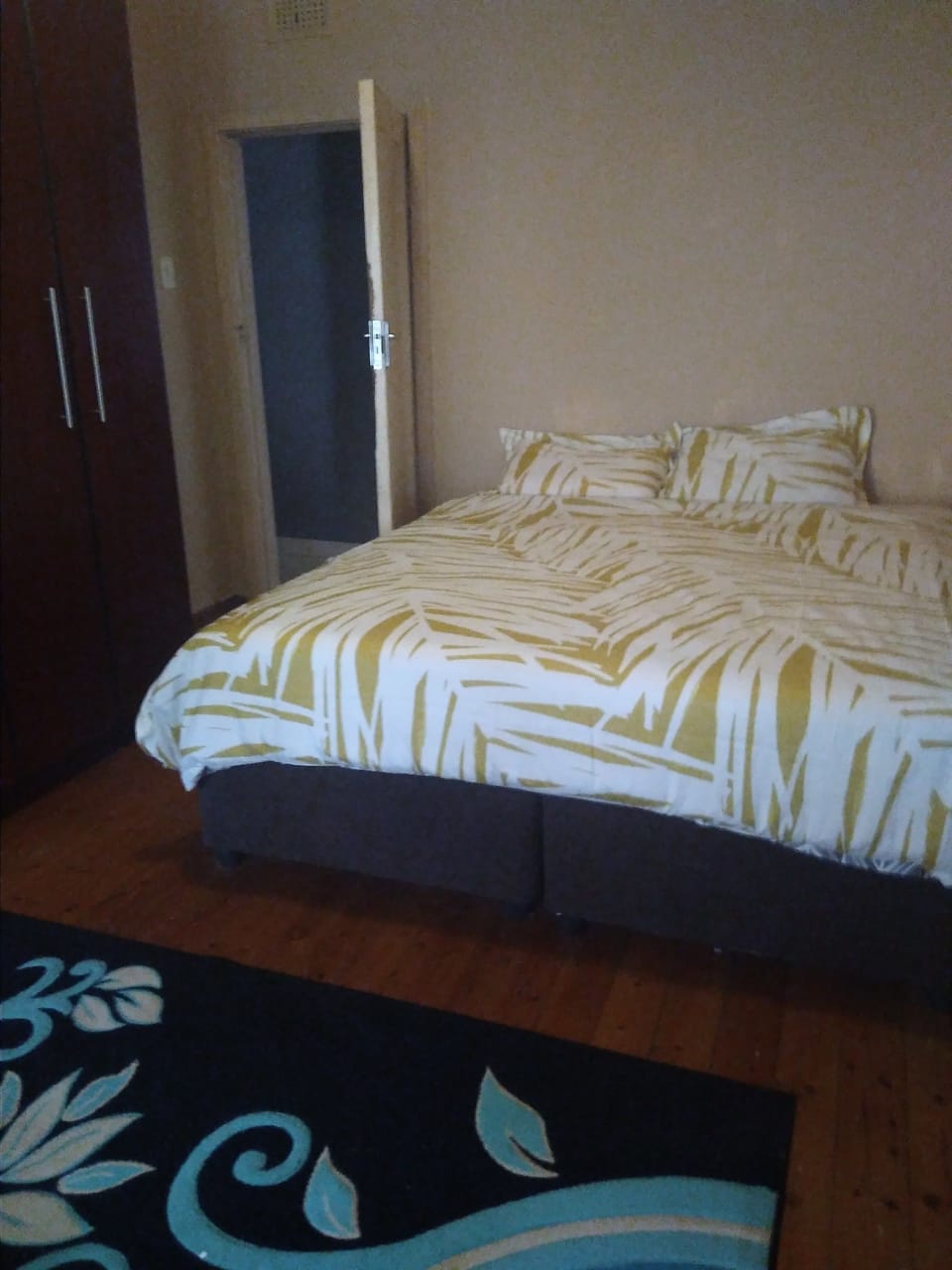 Deluxe Double Room | Iron/ironing board, bed sheets