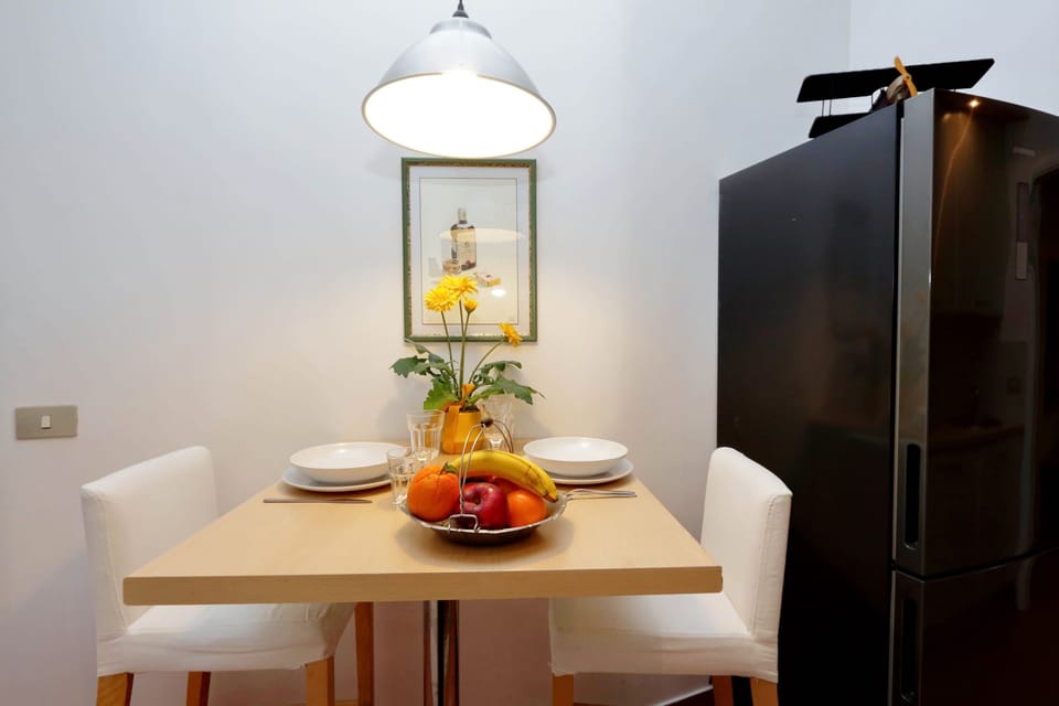 Full-size fridge, microwave, oven, stovetop