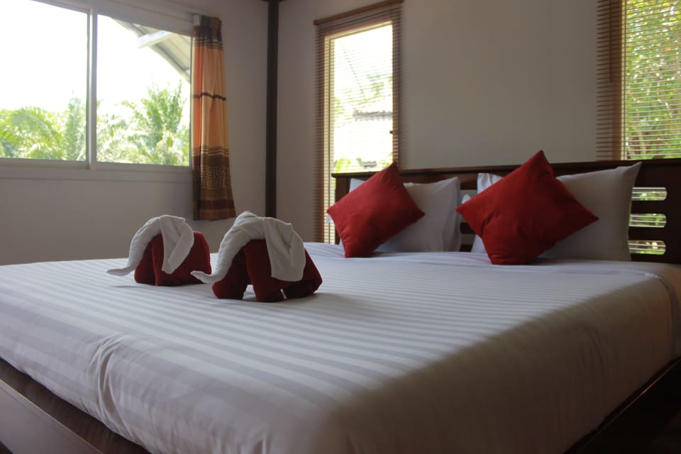 Basic Double Room Single Use, 1 King Bed, Non Smoking | WiFi (free)