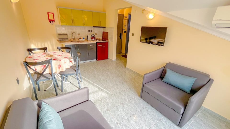Apartment | 1 bedroom, in-room safe, desk, iron/ironing board