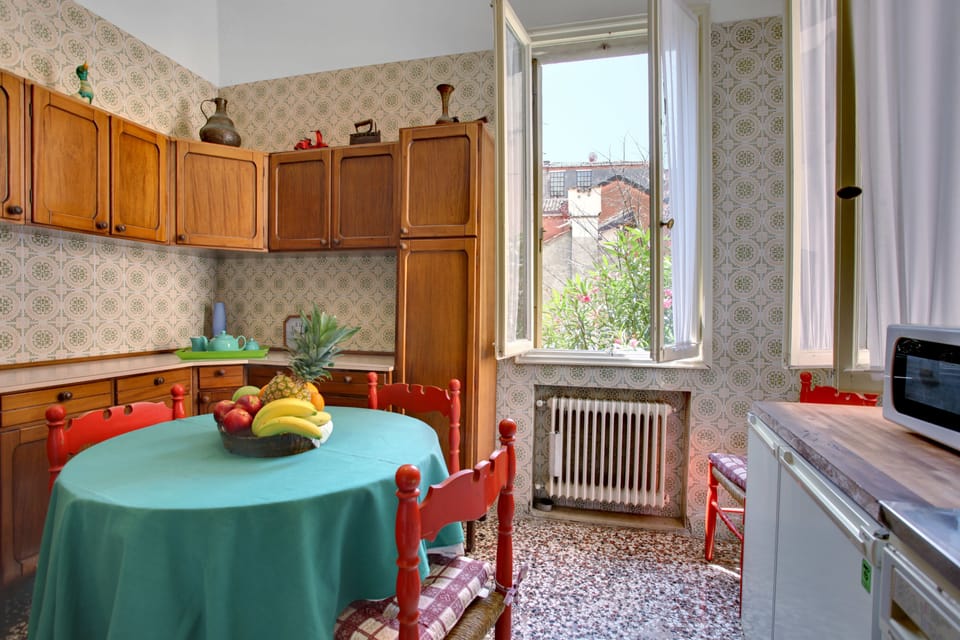 Apartment, 1 Bedroom | Private kitchen | Full-size fridge, microwave, oven, stovetop