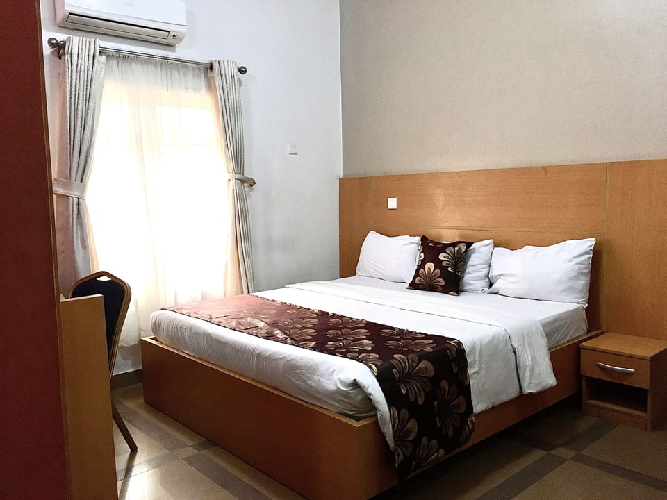 Executive Double Room (2) | Desk, blackout drapes, soundproofing, iron/ironing board