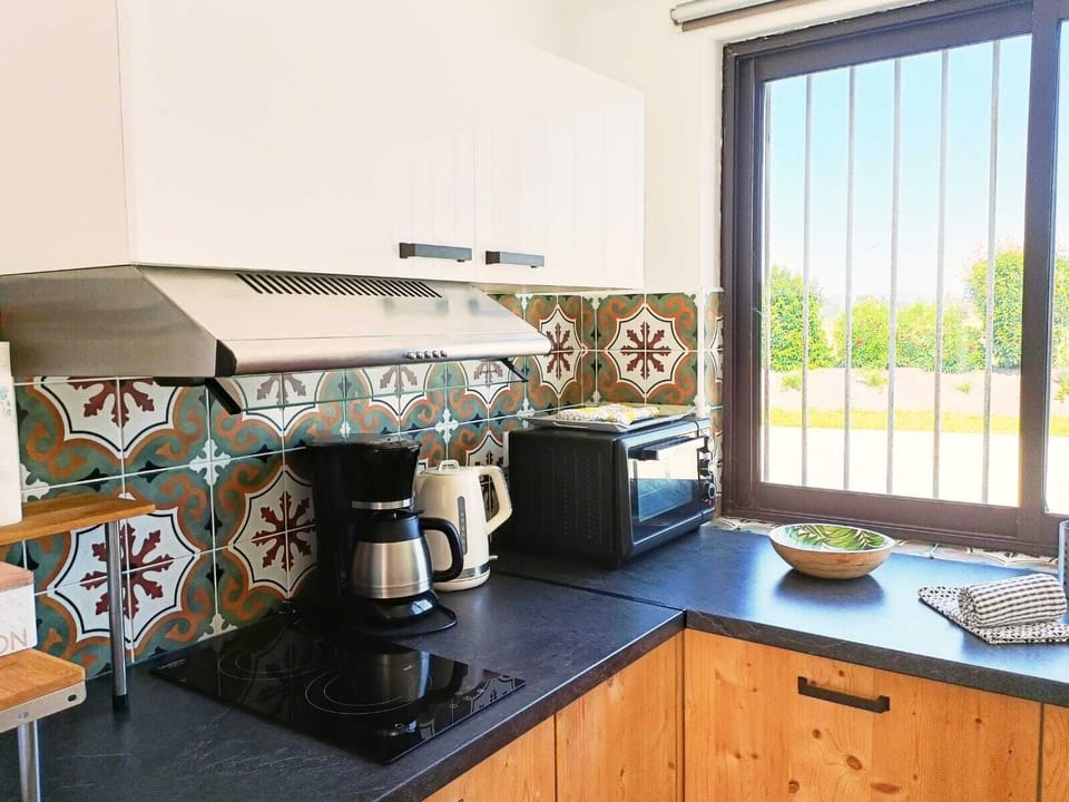 CONTAINER "LAISSE CARGO" | Private kitchen | Fridge, microwave, coffee/tea maker, electric kettle