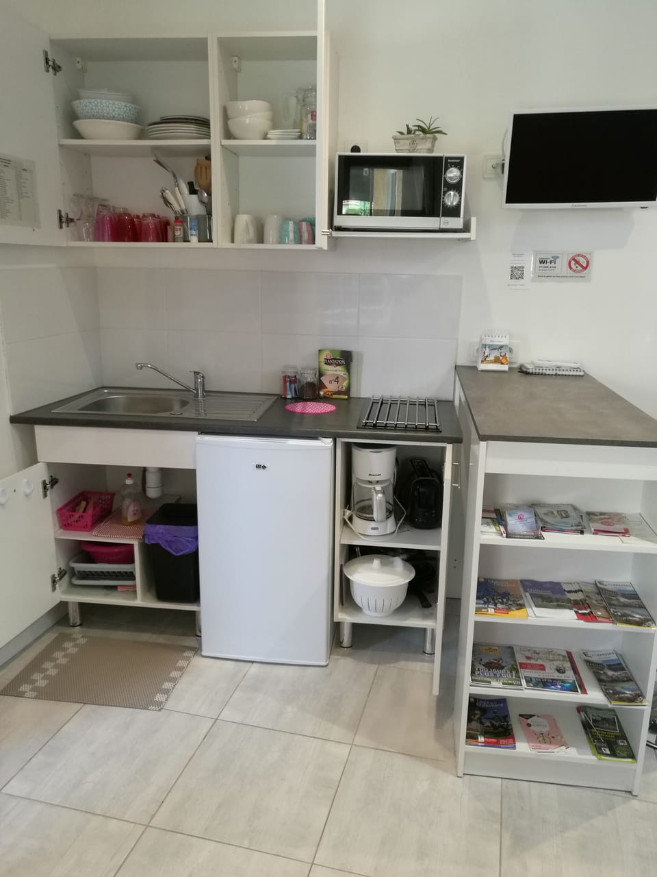 Fridge, microwave, coffee/tea maker, electric kettle