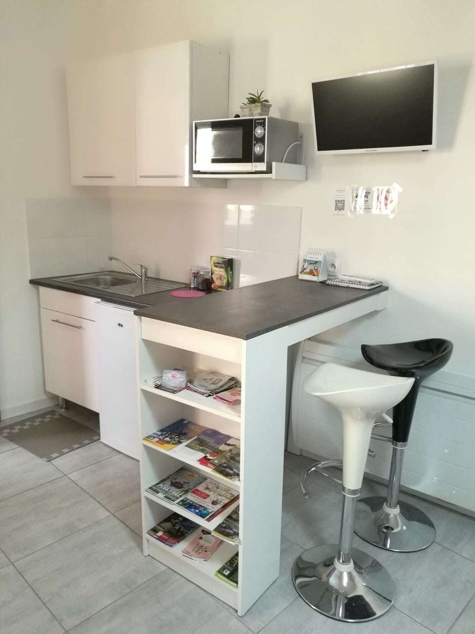 Fridge, microwave, coffee/tea maker, electric kettle