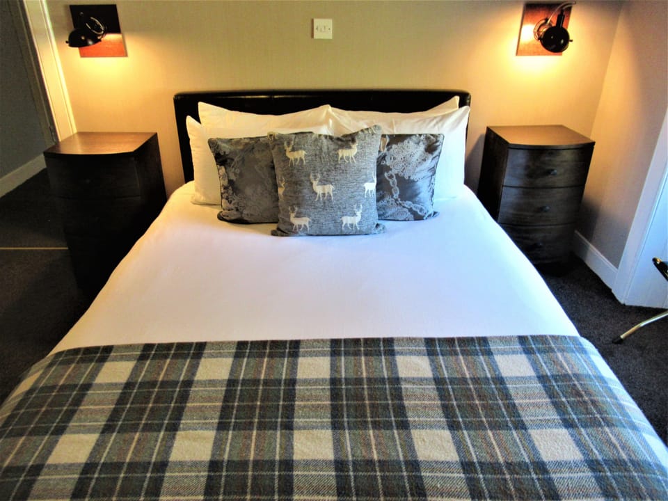 Superior King Room | Individually decorated, individually furnished, iron/ironing board