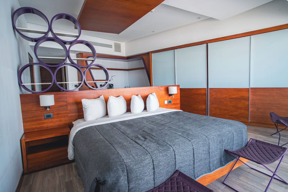 Suite de Lujo | Down comforters, in-room safe, desk, iron/ironing board