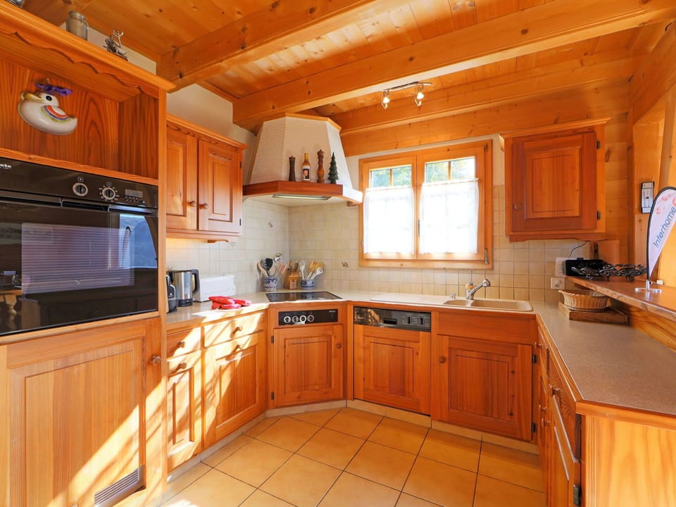 Countertop, Cabinetry, Room, Furniture, Property, Kitchen, Building, Home, Interior Design, Ceiling