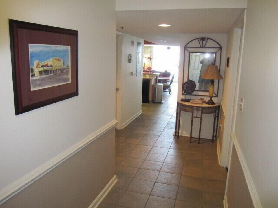 1608 Crescent Shores entry hallway
