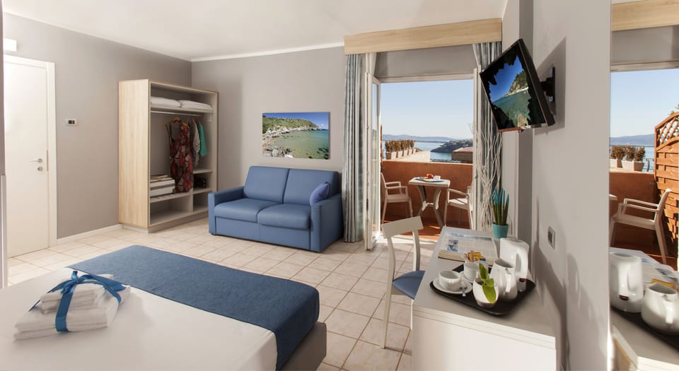 Exclusive Suite, Balcony, Sea View | Premium bedding, down comforters, memory foam beds, minibar